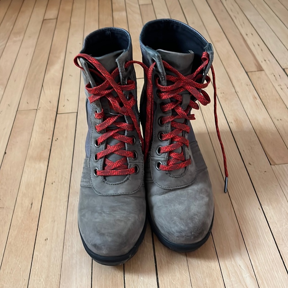 Sorrel Boots. Size 7.5.